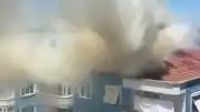 Silivri'de 4 Katlı Binanın Çatısında Yangın Çıktı, Söndürüldü