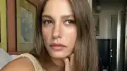 Serenay Sarıkaya'nın tatil fotoğrafları sosyal medyada ilgi gördü