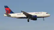 ABD'nin 250. Yıl Kutlamaları Sırasında Chicago'ya İnen Delta Air Lines Uçağına Havai Fişek Çarptı