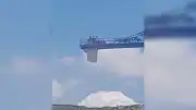 Isparta'da Ücretlerini Alamayan İşçiler Kule Vincin Üzerine Çıktı