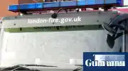 Londra'nın Doğu Bölgesinde Demiryolu Şevinde Büyük Yangın: 100'den Fazla İtfaiyeci Müdahale Ediyor