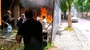 Avcılar'da Metruk Binada Çıkan Yangın Kepçe Operatörü Tarafından Söndürüldü