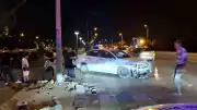 Bursa Osmangazi'de Makas Atan Otomobil İki Aracı Dereye Sürükledi: 6 Yaralı
