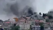 İstanbul Fatih'te Bina Yangını: Alevler Çevredeki Araçlara Sıçradı