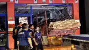 Konya'da Market Kazası: Kamyon Sürücüsü Ağır Yaralandı