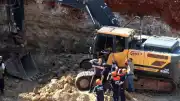 Denizli Merkezefendi'de inşaat kazası: Kepçe operatörü göçük altında can verdi