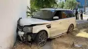 Elazığ'da kontrolden çıkan cip kaldırıma çıktı: 2 yaralı