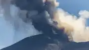 Etna Yanardağı'nda Kırmızı Kod: Yoğun Kül Püskürmesi Nedeniyle Uçuşlar Durduruldu