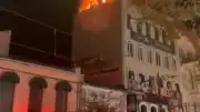 Fatih'te bir binanın çatısındaki baz istasyonunda yangın meydana geldi