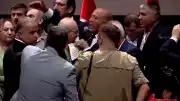 Kılıçdaroğlu'nun Rozet Töreninde Görevlilere Sert Tepkisi Gündem Oldu