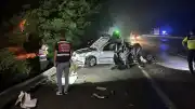 Kocaeli'de tırın arızalı otomobile çarpması sonucu 1 çocuk yaşamını yitirdi, 3 kişi yaralandı