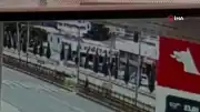 Diyarbakır'da Yaya Geçidinde Ölümden Dönülen Anlar Kamerada