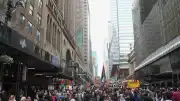 New York'ta Netanyahu Protestosu: Binlerce Kişi BM Genel Merkezi'ne Yürüdü
