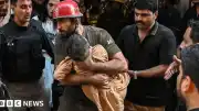 Pakistan'da Okul Çatısı Çöktü: 33 Öğrenci ve 1 Öğretmen Hayatını Kaybetti