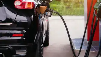 23 Nisan Akaryakıt Fiyatları: Motorinde İndirim, Benzinde Bekleyiş Sürüyor