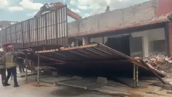 Ankara'da Yıkım Çalışmasında Platform Devrildi