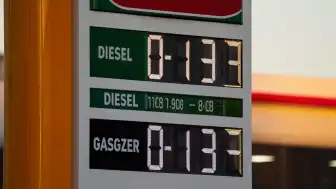 Motorine 2,33 TL İndirim Geldi, Benzine Zam Yok