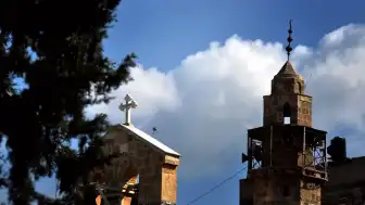 İsraillilerin Güney Kıbrıs Rum Kesimi'nde Köy Satın Aldığı ve Kilise Girişini Engellediği İddia Edildi