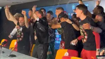 Galatasaraylı Futbolcular, Teknik Direktör Okan Buruk'a Sürpriz Yaptı