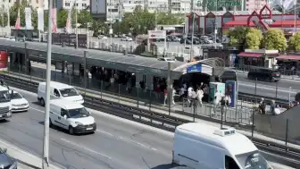 Beylikdüzü Metrobüs Durağında 'Yan Bakma' Kavgası Cinayetle Sonuçlandı: Baba ve Oğlu Gözaltında