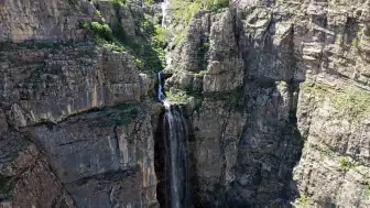 Şırnak'ta Eriyen Karlar 50 Metrelik Şelale Oluşturdu