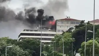 Beyoğlu'nda 5 Katlı Binada Yangın Çıktı