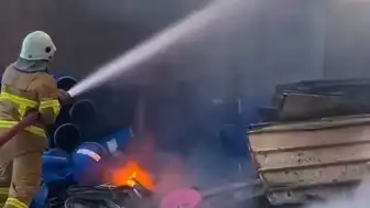 Bartın'da Hurda Deposunda Çıkan Yangın Söndürüldü