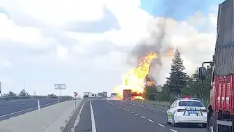 Aksaray'da TIR'da Başlayan Yangın Ormana Sıçradı, Kara Yolu Ulaşıma Kapandı