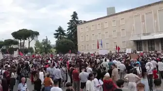 Arnavutluk'ta Trump Ailesi Projesine Kitlesel Protesto