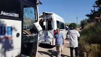 Kırşehir'de Servis Midibüsü ile Minibüs Çarpıştı: 42 Yaralı