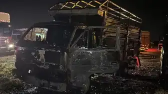Kayseri'de Park Halindeki 2 Kamyon Kundaklandı İddiasıyla Yandı