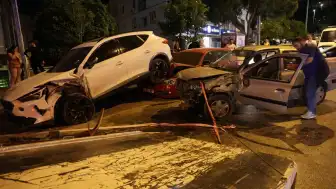 İzmir Konak'ta kalp krizi geçirerek kaza yapan sürücü hayatını kaybetti