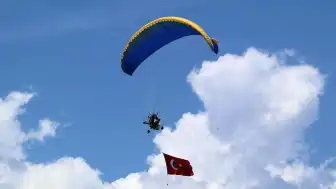 Burdur'da Yamaç Paraşütçüleri Jandarma'nın 187. Yılını Kutladı