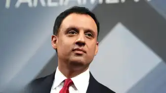 Andy Burnham Hükümeti Kabine Yapılanmasında Anas Sarwar Bakanlık Görevine Getiriliyor