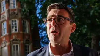 Labour Parti Liderliği İçin Andy Burnham'a 349 Milletvekilinden Destek