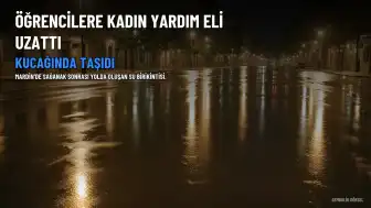 Mardin'de Sağanak Sonrası Oluşan Su Birikintisinde Öğrencilere Kadın El Uzattı