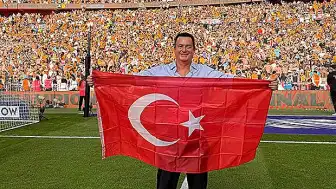 Acun Ilıcalı, Hull City'nin Premier Lig Başarısını Taraftarlarla Kutladı