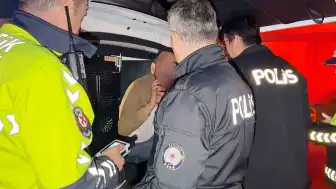 Aksaray'da Alkollü Sürücü Park Halindeki Araca Çarptı: 2.30 Promil Alkollü Sürücüye 50 Bin TL Ceza