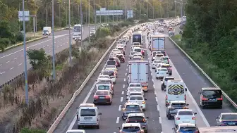 Anadolu Otoyolu Düzce Geçişinde Kurban Bayramı Dönüşü Trafik Yoğunluğu