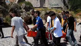 Antalya'da Arkadaşını Kurtarmaya Çalışırken Boğulma Tehlikesi Geçiren Çocuk Hastaneye Kaldırıldı
