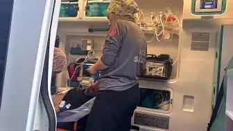 Antalya'da Evinden Çıkan Kişi Bıçaklı Saldırıya Uğradı