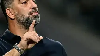 Arda Turan'ın Maçında Siren Sesleri Çaldı, Futbolcular Sahayı Terk Etti