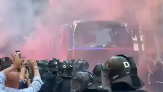 Barcelona Taraftarları Kendi Otobüslerini Taşladı