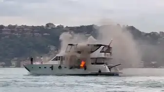 Bebek Sahili'nde Tur Teknesinde Yangın: Mürettebat Kurtuldu