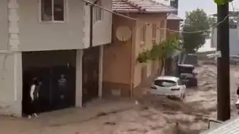 Bursa'da Sağanak Afete Neden Oldu: Evleri Su Bastı, Çatı Çöktü