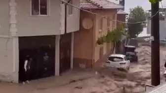 Bursa'da Şiddetli Sağanak Sele Neden Oldu: Evleri Su Bastı, Çatı Çöktü