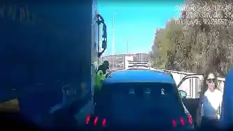 Çeşme Otoyolu'nda Güvenlik Önlemi Alan Uzman Çavuşa TIR Çarptı: 1 Yaralı