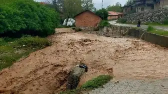 Çorum'un Alaca İlçesinde Sel Felaketi: Evler ve Tarım Arazileri Zarar Gördü