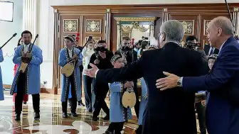 Cumhurbaşkanı Erdoğan'a Kazakistan'da Dombra Sürprizi