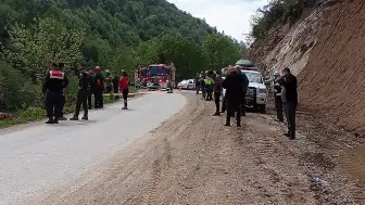 Düzce'de Kamyonet Dereye Devrildi: 1 Ölü